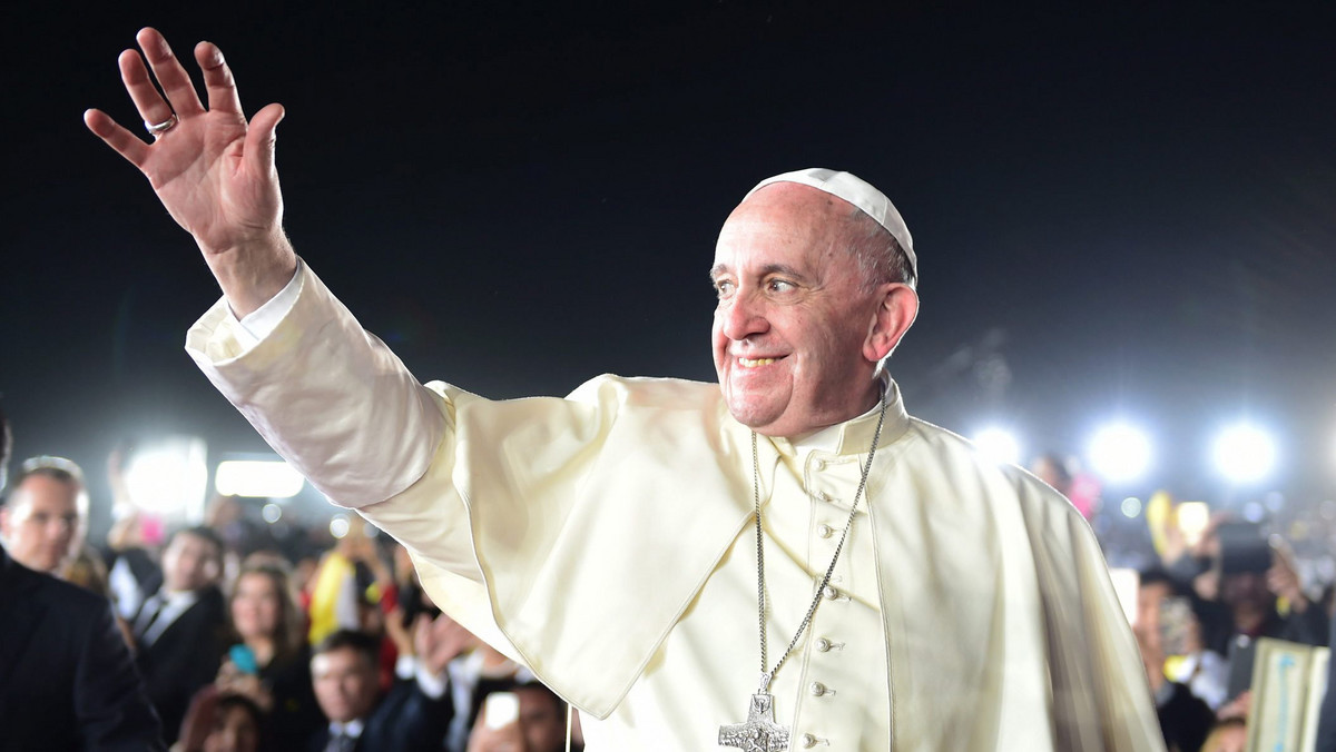 Papież Franciszek powiedział dziennikarzom w samolocie w drodze powrotnej z Meksyku do Rzymu, że biskup, który tuszuje pedofilię, powinien podać się do dymisji. Pedofilia to potworność - podkreślił papież. Samą pedofilię papież określił mianem "diabolicznego" aktu.