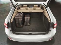 Nowy model Skody ceną i bagażnikiem nokautuje rywali! Nowy superb kombi na zdjęciach