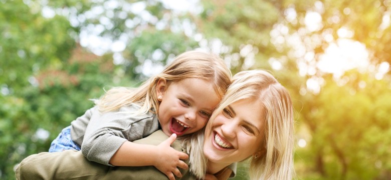 800 plus, "becikowe" i... Oto dodatki i zasiłki dla mam niepracujących [LISTA]