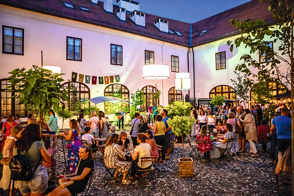 Dvorišta, manifestacija na Gornjem gradu