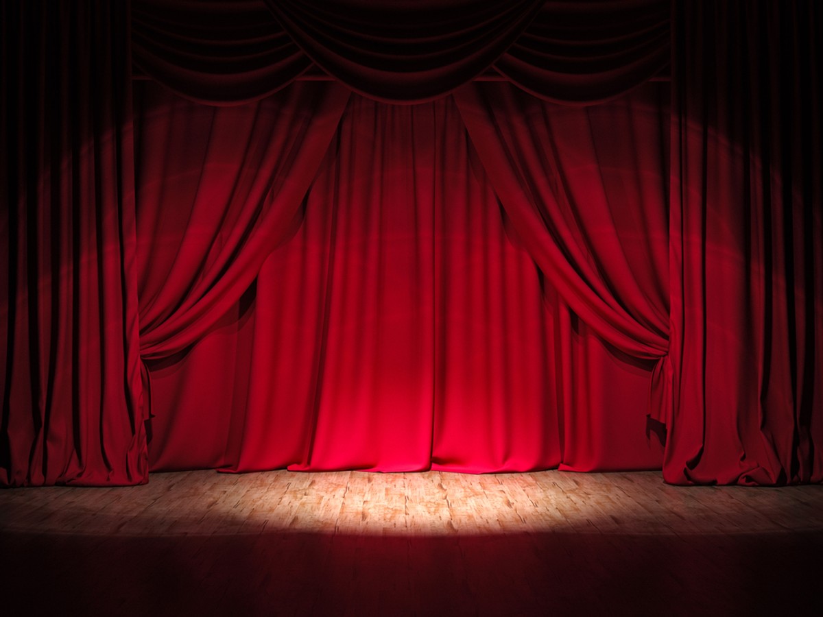 W 2015 roku teatr publiczny w Polsce obchodził 250-lecie istnienia