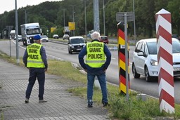 Posłowie i aktywiści bronią granicy polsko-niemieckiej. Przy okazji manipulują statystykami i zdjęciami