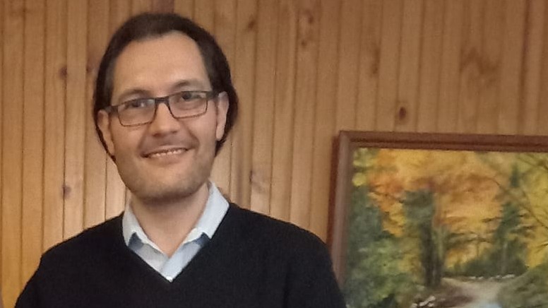 Adrián (43) a Delia (88) sa zoznámili, keď mal Adrián len 16 a Delia 61 rokov.