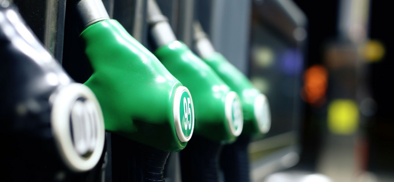 Ceny paliw szybują do 6 zł. Podwyżki uderzą kierowców po kieszeni