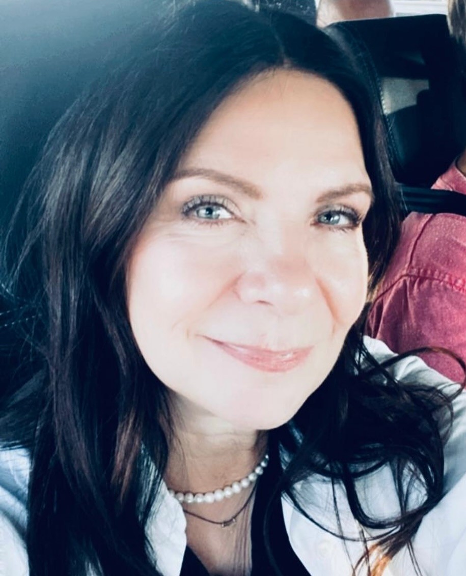 Česká speváčka a skladateľka Anna K., vlastným menom Lucianna Krecarová.