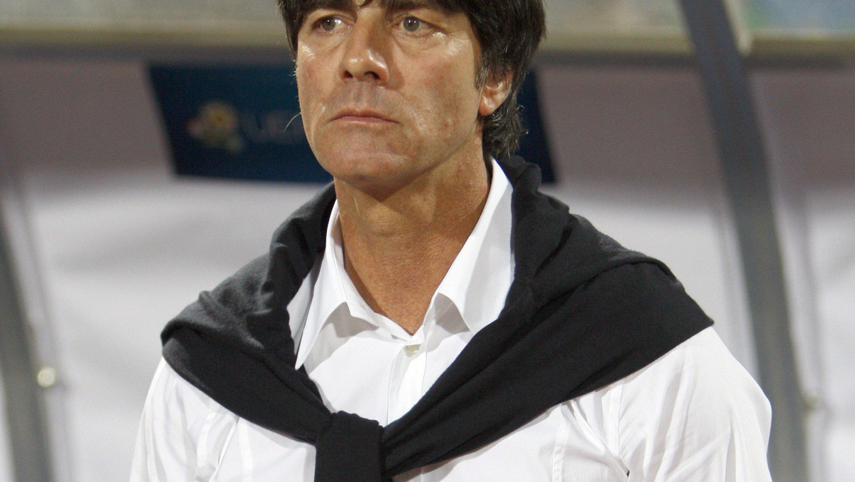 Trener piłkarskiej reprezentacji Niemiec Joachim Loew został wybrany przez magazyn "Kicker" Mężczyzną Roku 2011. Głównym argumentem był komplet zwycięstw kadry narodowej w eliminacjach mistrzostw Europy w Polsce i na Ukrainie.