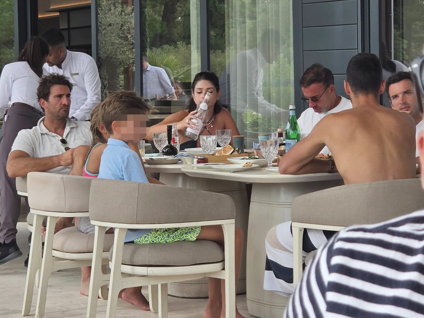  Novak Đoković sa porodicom u Crnoj Gori paparaco