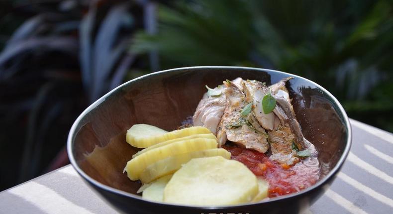 How to prepare boiled sweet potatoes, grilled mackerel and tomato salsa (Ndudu by fafa)