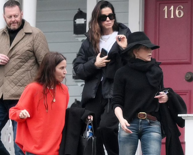 Dženifer Aniston, Sandra Bulok i Amanda Anka