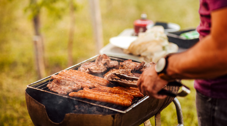 Így tehetjük biztonságosabbá a kerti sütögetést / Fotó: Shutterstock