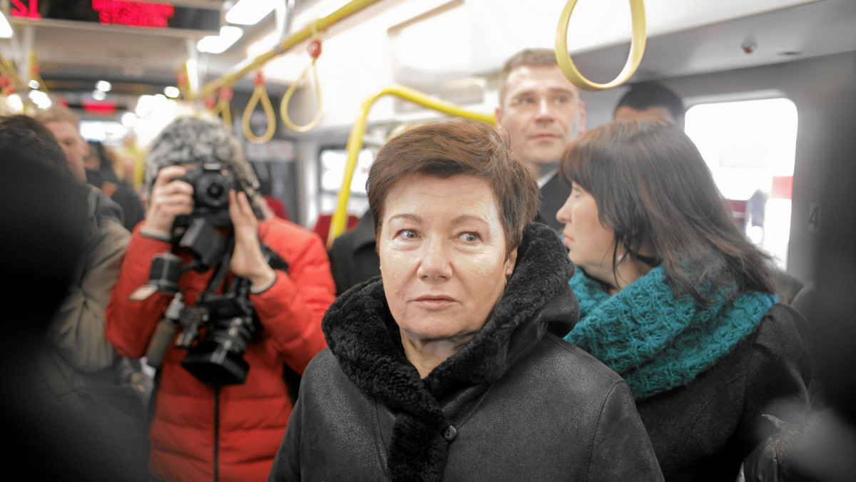 Warszawa szykuje się do referendum w sprawie odwołania Hanny Gronkiewicz-Waltz - podało RMF FM. Z informacji radia wynika, że do głosowania mogłoby dojść jesienią. Samorządowcy zdecydowali się na taki krok - bo jak tłumaczą - pani prezydent przez ostatni miesiąc nie zrealizowała żadnego z długiej listy postulatów.