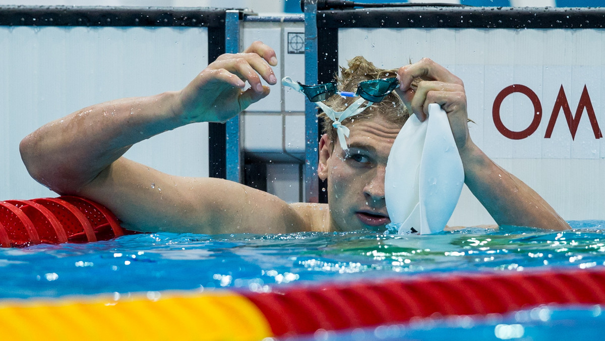 Radosław Kawęcki zajął czwarte miejsce na 200 m stylem grzbietowym podczas olimpijskiego finału na pływalni w Londynie. Polak nie miał szans w starciu z trójką gigantów, którzy sięgnęli po medale.