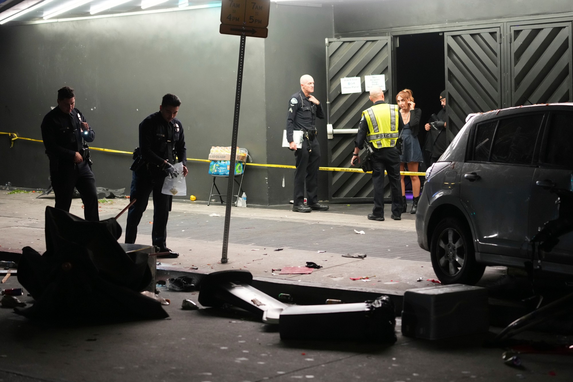 Do davu ľudí v štvrti East Hollywood v americkom meste Los Angeles narazilo vozidlo.