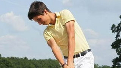 Dani lába előtt a golfvilág