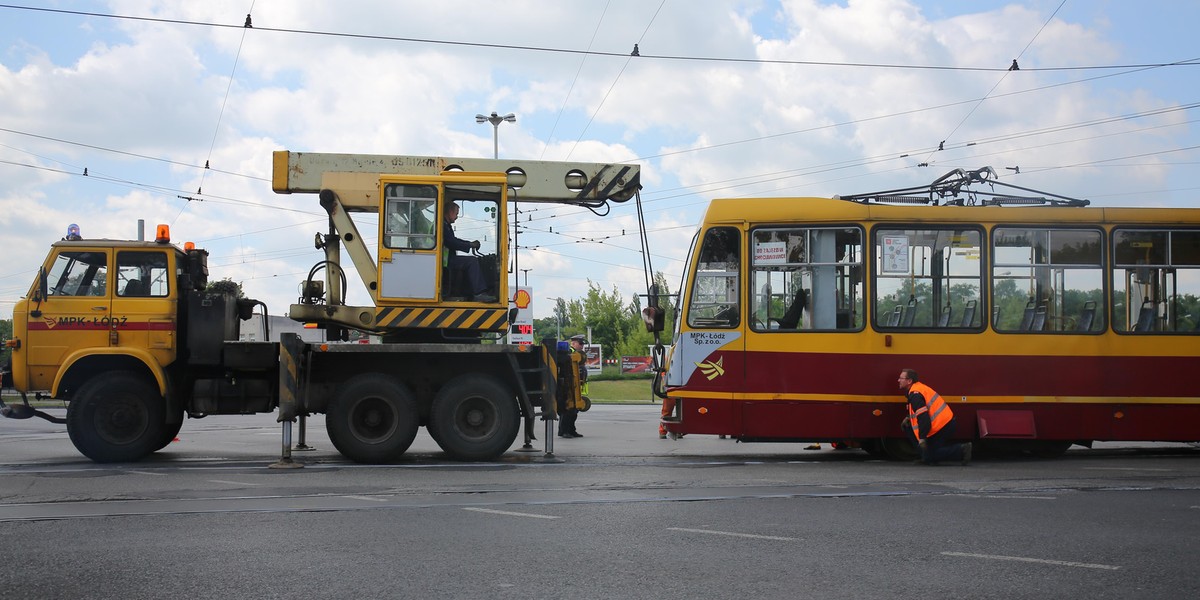 Wykolejenie tramwaju - dopiero naprawiali tam tory