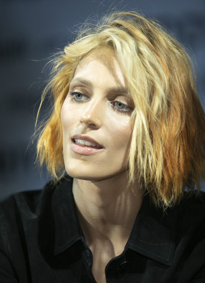 Zmęczona, ale wciąż piękna Anja Rubik promuje swoją książkę