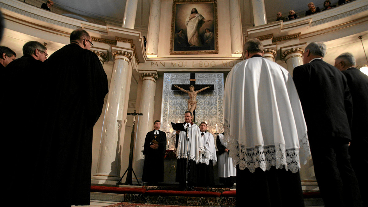 Synod Kościoła Ewangelicko-Augsburskiego w RP wydał stanowisko, w którym wyraża "zaniepokojenie decyzją Sejmu RP o ogłoszeniu roku 2012 rokiem ks. Piotra Skargi". Problemem dla luteran jest fakt, iż ks. Skarga opowiadał się za państwem jednowyznaniowym