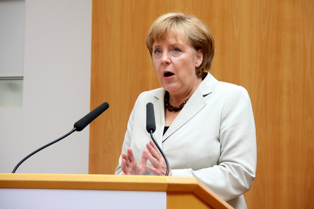 Merkel za większą kontrolą UE nad budżetami państw euro