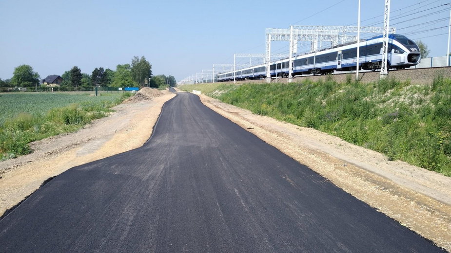 Nowa droga wzdłuż linii kolejowej w Zabrzegu i Ligocie - 6.06.2022