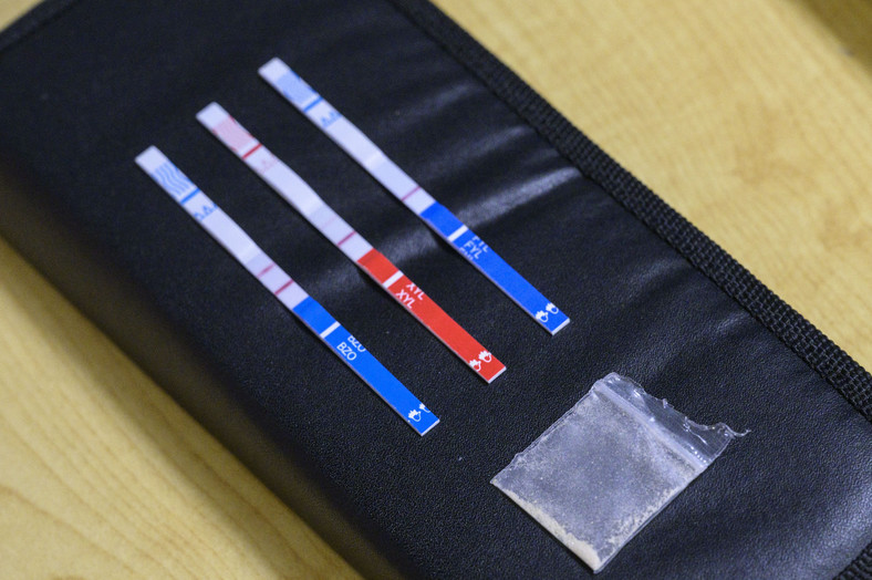Paski pozwalające wykryć obecność fentanylu w innych narkotykach