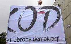 KOD wycofał swój projekt ustawy o TK. 'Nie chcemy firmować pozorów demokracji'