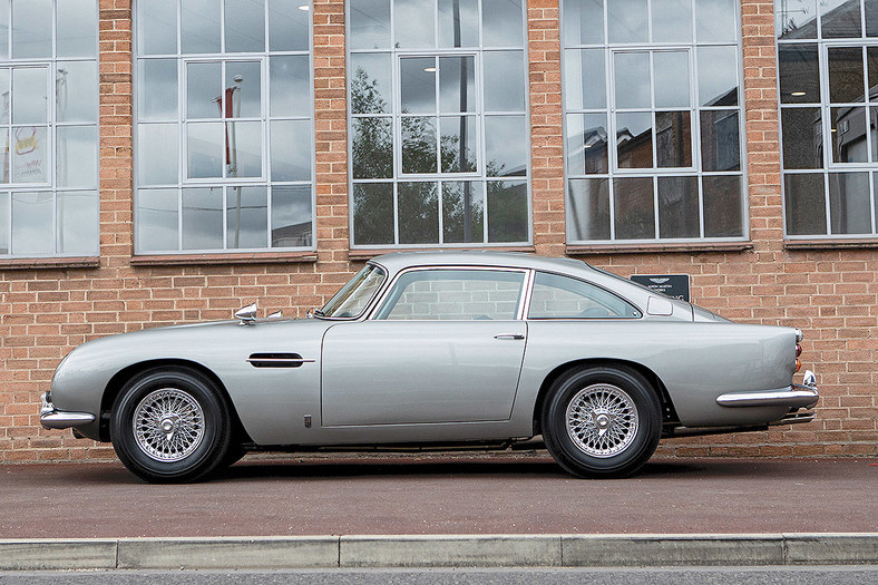 Aston Martin DB5 – najsłynniejsze auto, jakim jeździł James Bond