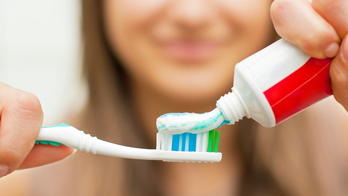 Dentysta radzi, jak powinno wyglądać mycie zębów. Nie rób nigdy tej jednej rzeczy