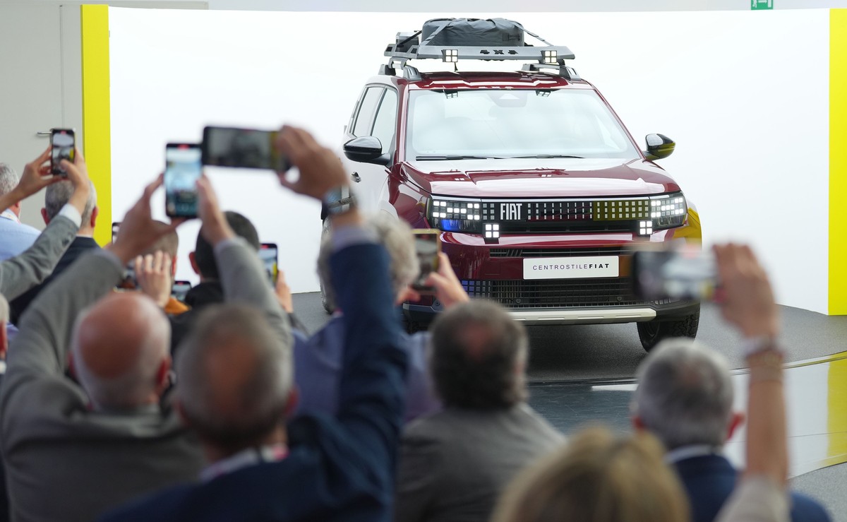 Nowy Fiat Grande Panda 4x4 to współczesne wcielenie słynnego auta z lat 80. XX wieku. Pierwowzór był dzielny, trwały i tani