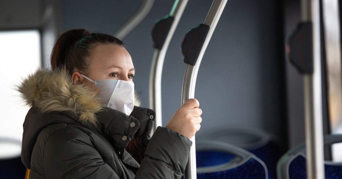 Maseczki ochronne wracają. Czy rząd wprowadzi stan epidemii grypy i krztuśca?