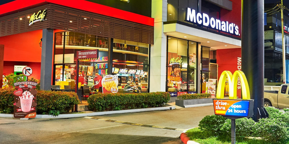 Bezdomny pracownik McDonald's spał w restauracji