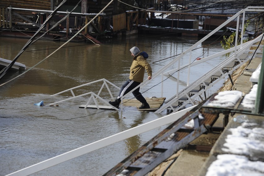 Stepenice vode samo do - vode