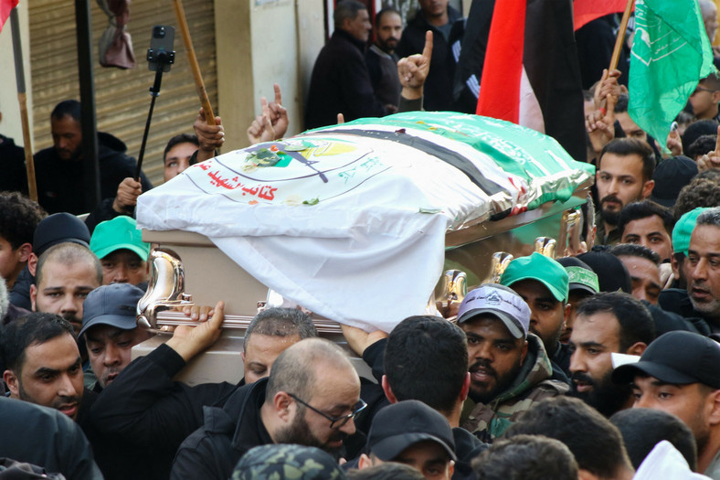 Pogrzeb Ahmeda Hammouda zabitego razem z Salehem al-Arurim w ataku na urzędników Hamasu na przedmieściach Bejrutu w Libanie, 3 stycznia 2024 r.