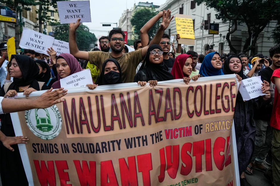 Protesti u Kakluti, Indija, 14. avgusta, nakon ubistva i silovanja doktorke