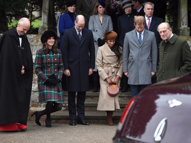 Księżna Catherine i kiążę William oraz Meghan Markle i książę Harry