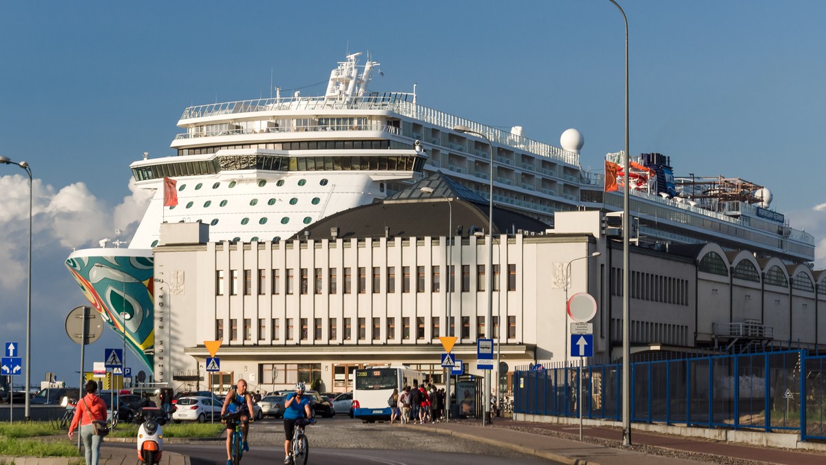 Gdynia to miasto na prawach powiatu położone na północy Polski, nad Morzem Bałtyckim. Jej początki sięgają średniowiecza, ale prawa miejsce uzyskała dopiero w 1926 roku. Razem z Gdańskiem i Sopotem, Gdynia jest jednym z centralnych miast aglomeracji Trójmiasta.