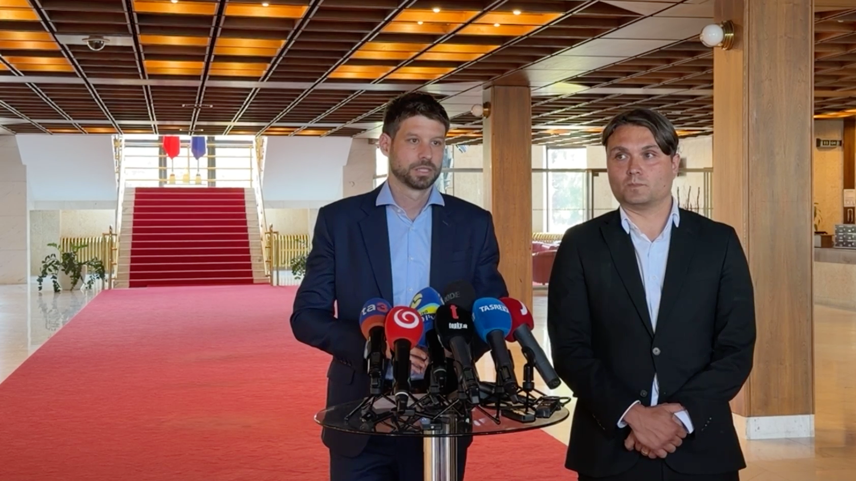 Michal Šimečka a László Gubík na tlačovej besede v parlamente