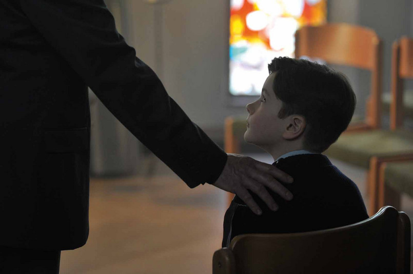 „Dzięki Bogu" François Ozona o pedofilii w Kościele katolickim. W kinach od 20 września