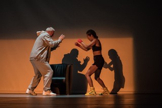 Od braku emocji i bliskości do pożogi i cierpienia. „Pani Furia”