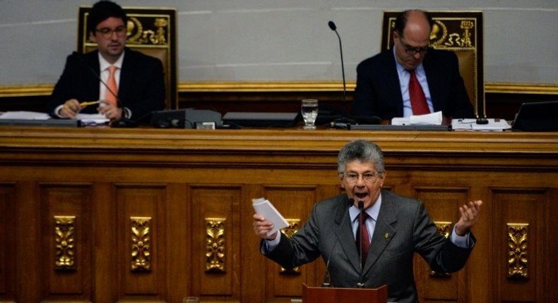 Venezuelan opposition deputy Henry Ramos Allup (bottom) delivers a speech during the discussion on Supreme Court judges removal process, at the National Assembly in Caracas on April 5, 2017