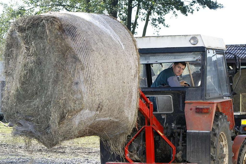 Milioner, a haruje jak rolnik. Kto?