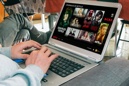 Tyle sezonów najczęściej mają  autorskie seriale Netfliksa. Oto jego przepis na sukces