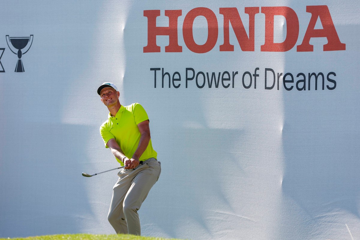 Feb 25, 2023; Palm Beach Gardens, Florida, USA; Adrian Meronk plays his shot on the 16th hole during the third round of the Honda Classic golf tournament. Mandatory Credit: Sam Navarro-USA TODAY Sports/Sipa USA GOLF FOT. SIPAUSA/NEWSPIX.PL POLAND ONLY !!! --- Newspix.pl *** Local Caption *** www.newspix.pl mail us: info@newspix.pl call us: 0048 022 23 22 222 --- Polish Picture Agency by Ringier Axel Springer Poland