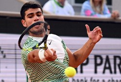 Carlos Alcaraz lepszy od Denisa Shapovalova w 3. rundzie French Open