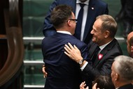 Nowo wybrany marszałek Sejmu Szymon Hołownia i przewodniczący PO Donald Tusk w sali sejmowej