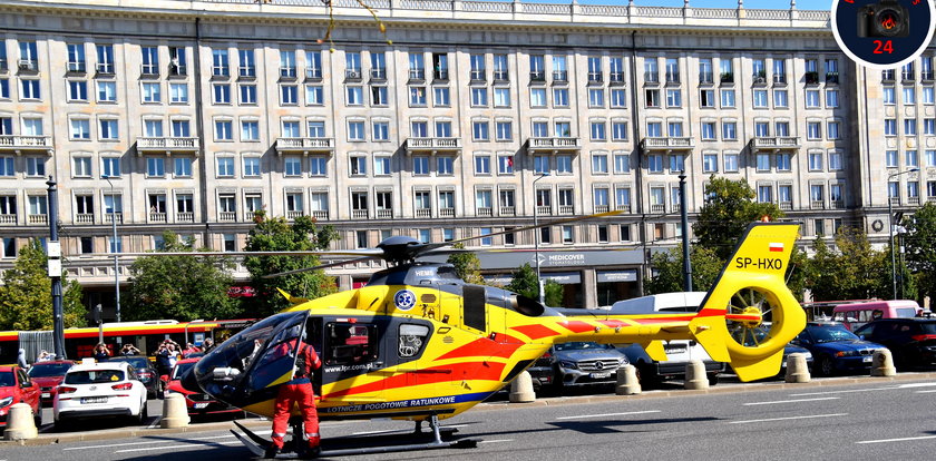 Śmigłowiec LPR lądował w centrum Warszawy, bo zabrakło karetek. NAGRANIE