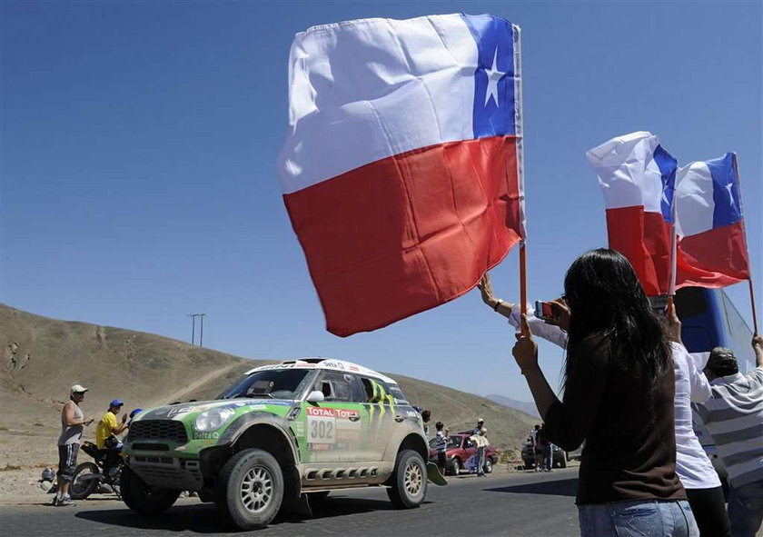 Krzysztof Hołowczyc miał wypadek na trasie Rajdu Dakar