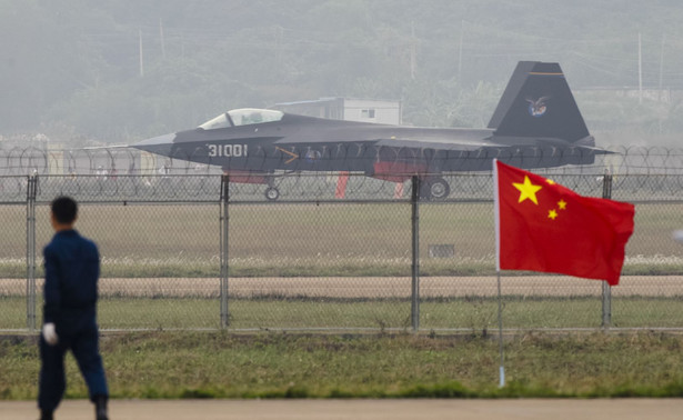 Chiński myśliwiec stealth J-31