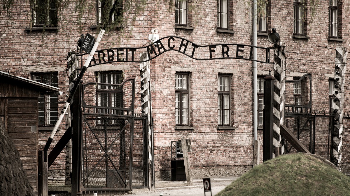 SS-tiszti egyenruhában, parancsnoki kocsival szöktette meg társait az auschwitzi haláltáborból Piechowski