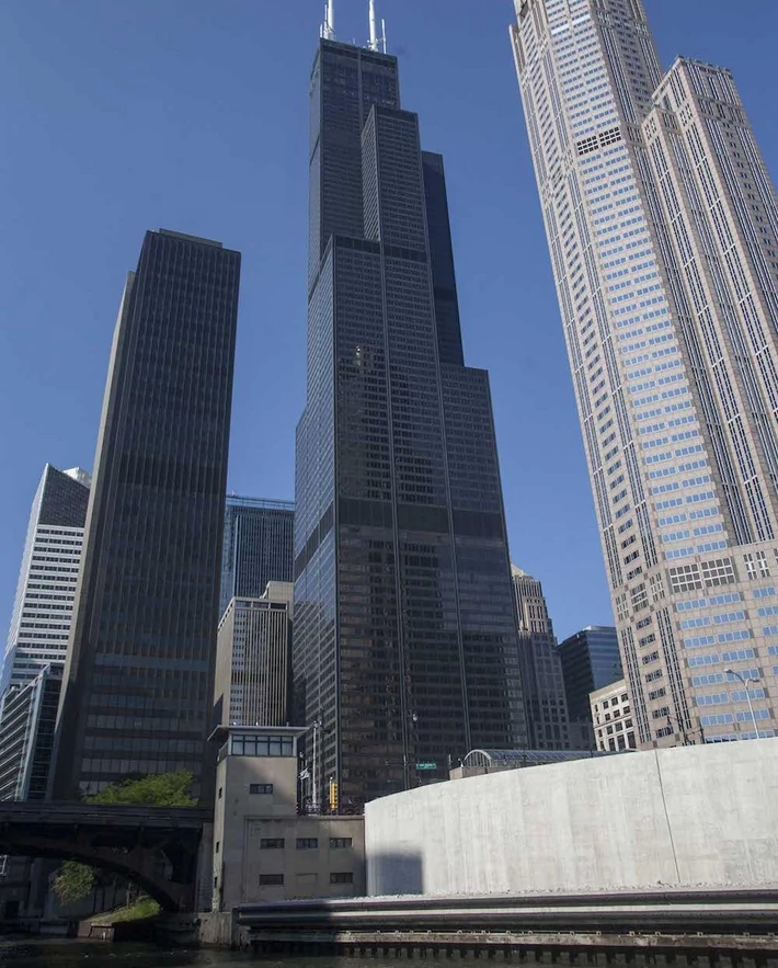 10. Willis Tower (zwany też Sears Tower), USA (Chicago)