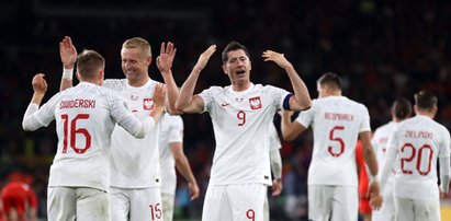 Tymi słowami Robert Lewandowski podkręcił atmosferę przed meczem z Walią. Po jego przemowie nasi piłkarze byli gotowi na piłkarską bitwę! [WIDEO]